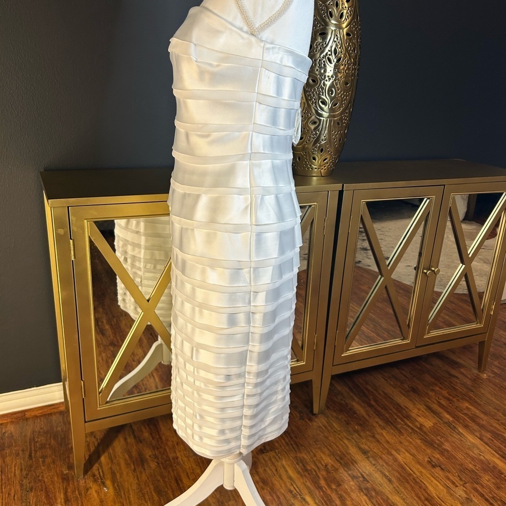 NWT White House Black Market  Strapless White Satin Cocktail Dress – Size 6 - Picture 5 of 8